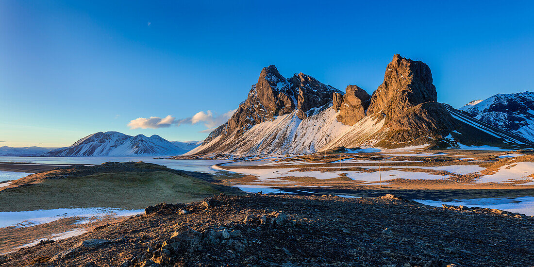 Vikurfjall mountain and the Ring Road in southeastern Iceland ()