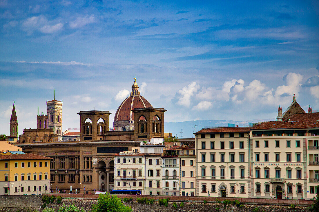 Überblick über das historische Zentrum von Florenz von der Piazza Poggi, Florenz, Toskana, Italien.