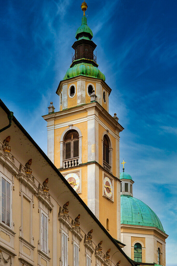 Kathedrale des Hl. Nikolaus am Fluss Ljubljanica, Ljubljana, Slowenien, Europa