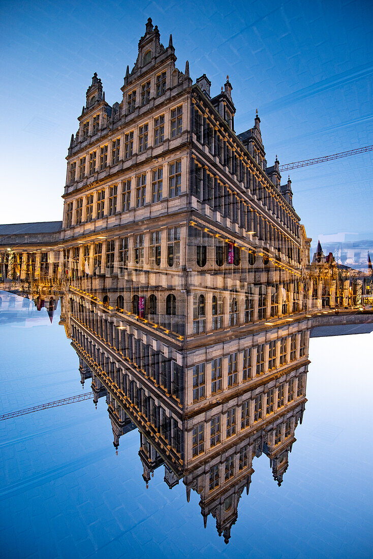 Doppelbelichtung des Rathauses von Gent, Belgien.