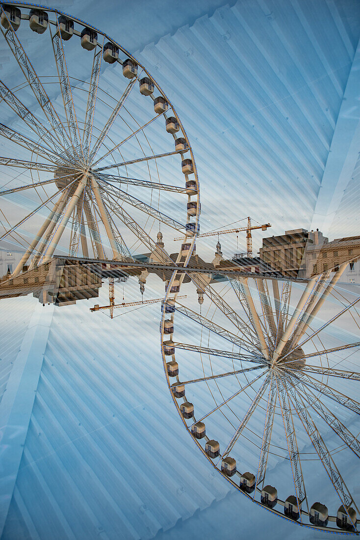 Ferris wheel in front of the Brussels' Law court.