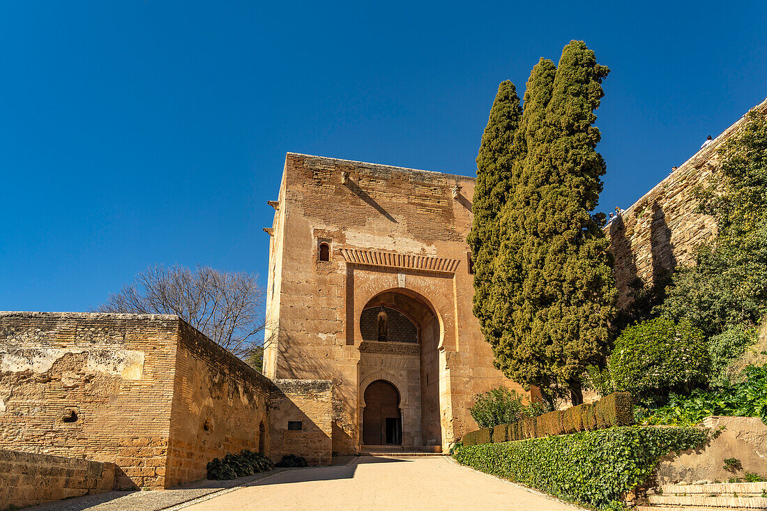 Das Tor der Gerechtigkeit Puerta de Justitia zum Welterbe Alhambra in Granada, Andalusien, Spanien 