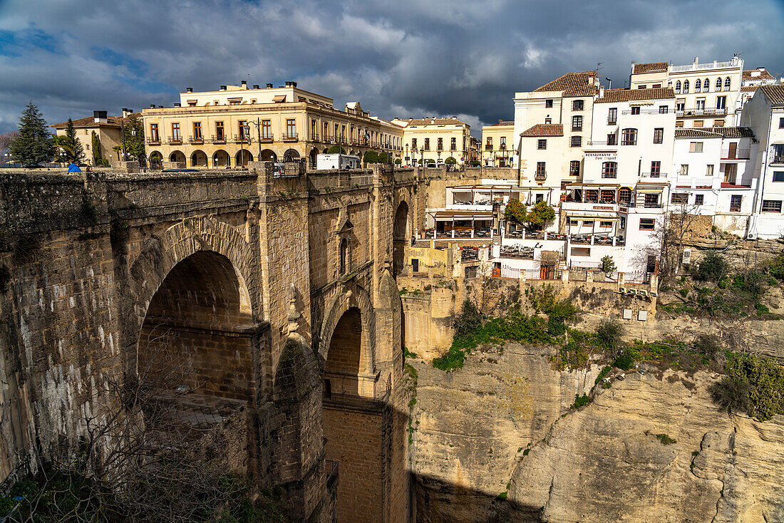 Puente Nuevo Neue Brücke über der Schlucht Tajo de Ronda und die Altstadt La Ciudad, Ronda, Andalusien, Spanien