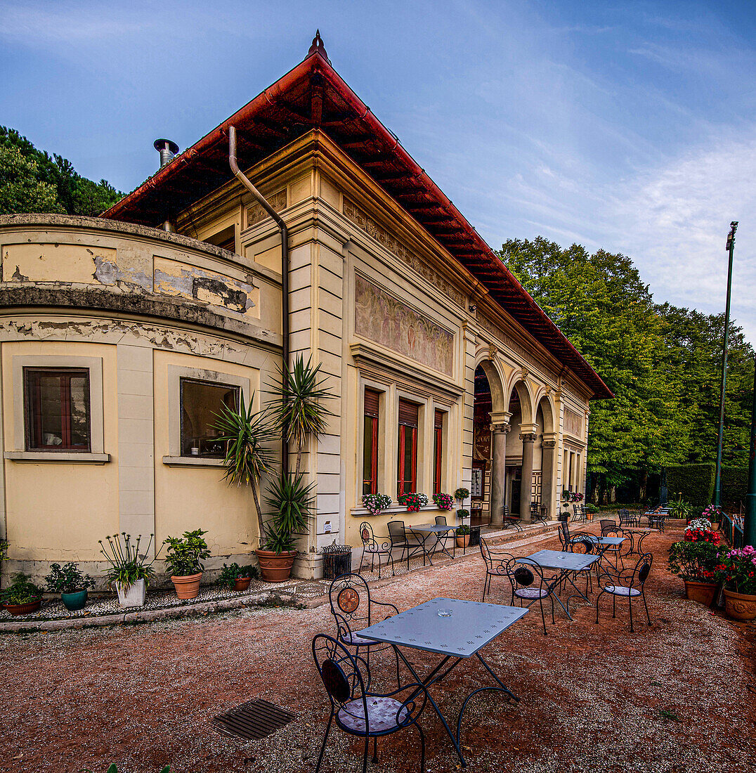 La Casa degli Sport am Platz vor den Torretta-Thermen, Montecatini Terme, Toskana, Italien