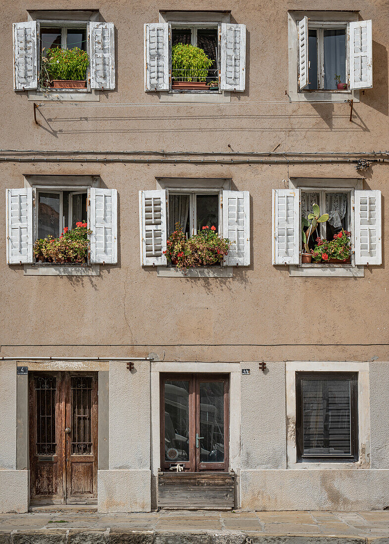 Häuserfassade in Muggia, Friaul-Julisch-Venetien, Italien