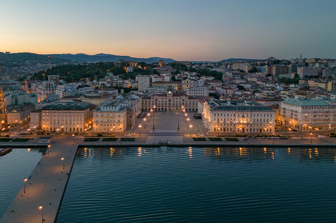 Blick von oben auf den Piazza dell'Unita d'Italia, Triest, Friaul-Julisch-Venetien, Italien