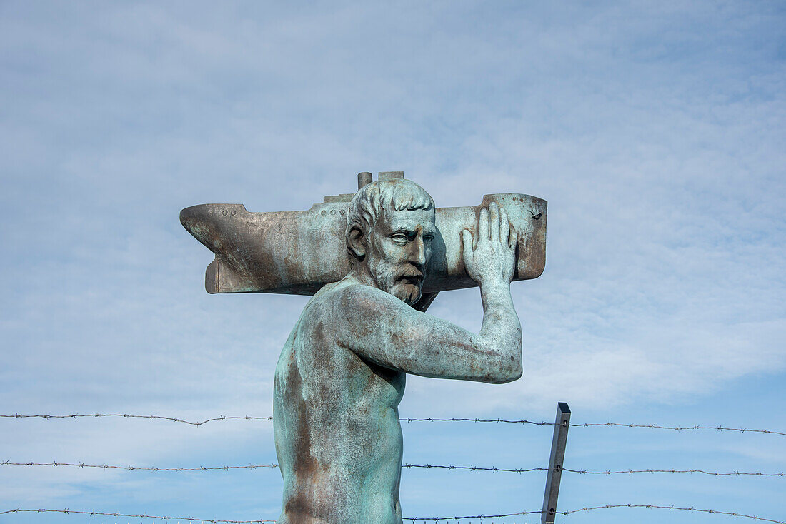 Christophorus sculpture, patron saint of travelers, bronze artwork by Claus Lindner, Flensburg Harbour, Flensburg, Baltic Sea, Schleswig-Holstein, Germany