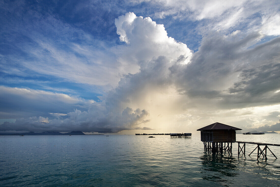 Hotels auf Stelzen bei Semporna, Borneo, Sabah, Malaysia.