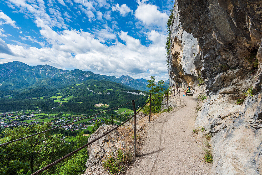 Wanderweg in der Ewigen Wand am Predigtstuhl bei Bad Goisern, Salzkammergut, Oberösterreich, Österreich