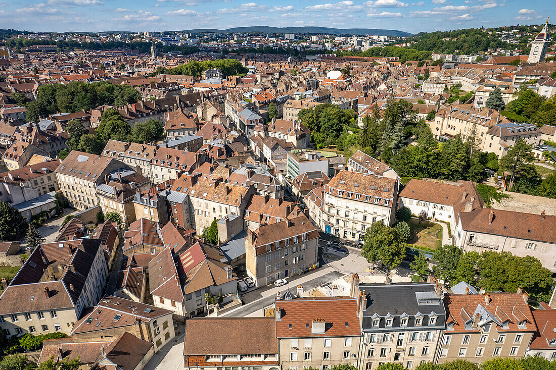 Die Altstadt von Besancon aus der Luft gesehen, Besancon, Bourgogne-Franche-Comté, Frankreich, Europa 