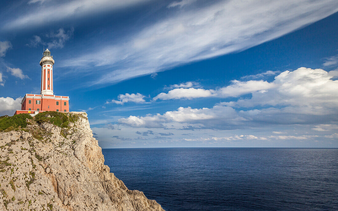 Leuchtturm Faro di Punta Carena in Anacapri, Capri, Golf von Neapel, Kampanien, Italien