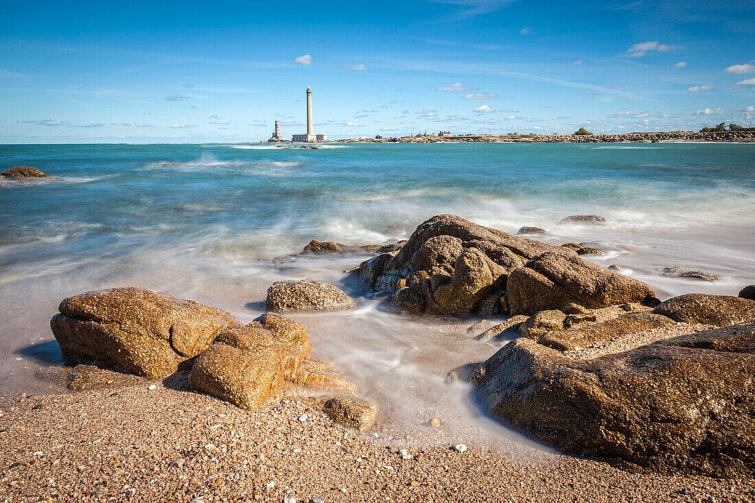 Küste mit Blick zum Phare de Gatteville, Cotentin-Halbinsel, Manche, Normandie, Frankreich