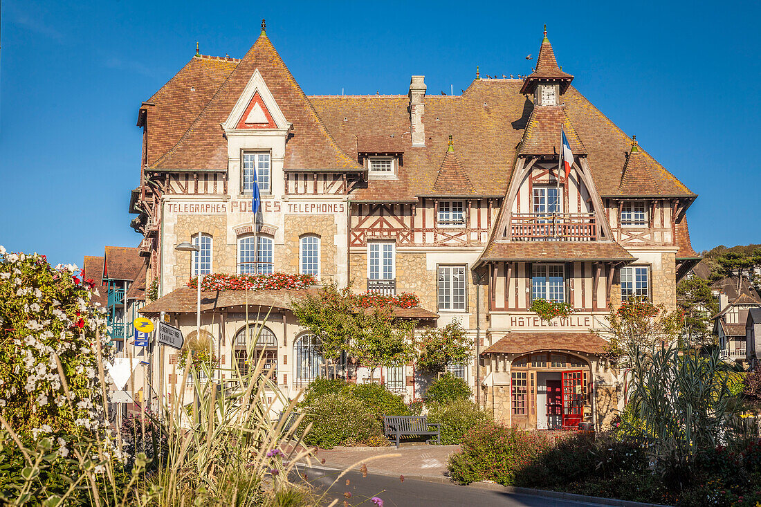 Historisches Rathaus in Blonville-sur-Mer, Calvados, Normandie, Frankreich