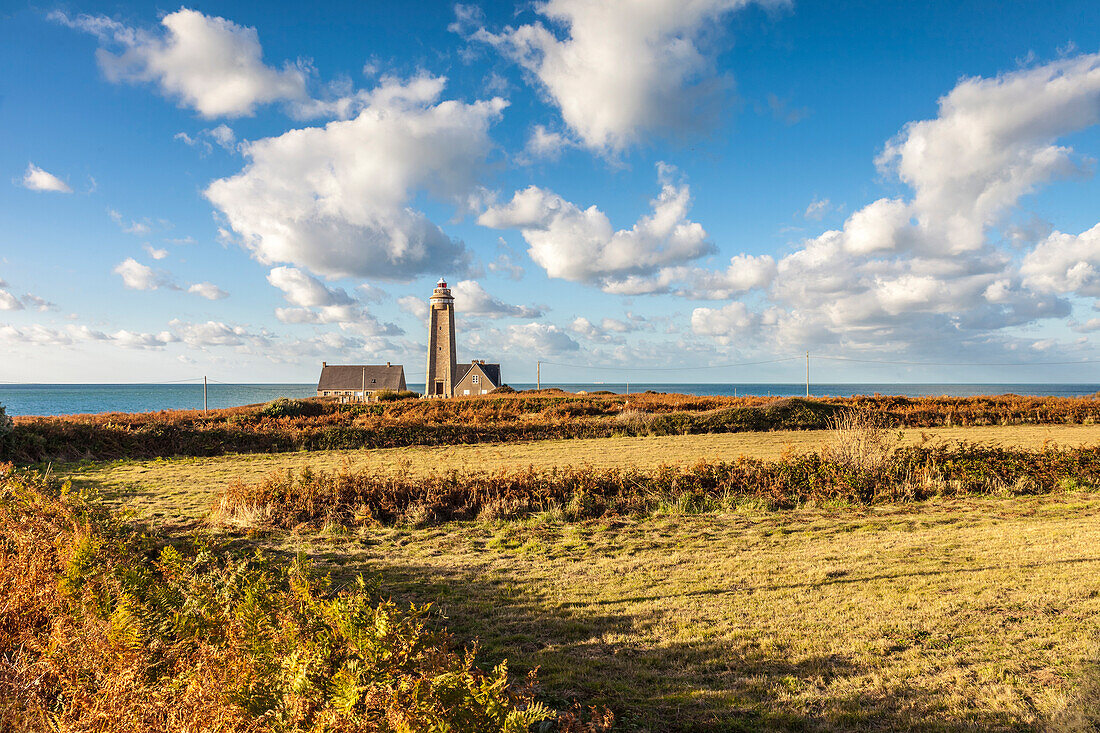 Leuchtturm Phare du Cap Lévi bei Fermanville, Manche, Cotentin-Halbinsel, Normandie, Frankreich