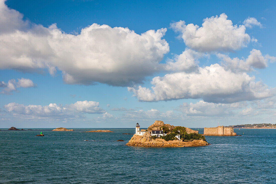 Blick vom Pointe-de-Penn-al-Lann zur Ile Louet, bei Carantec, Finistère, Bretagne, Frankreich