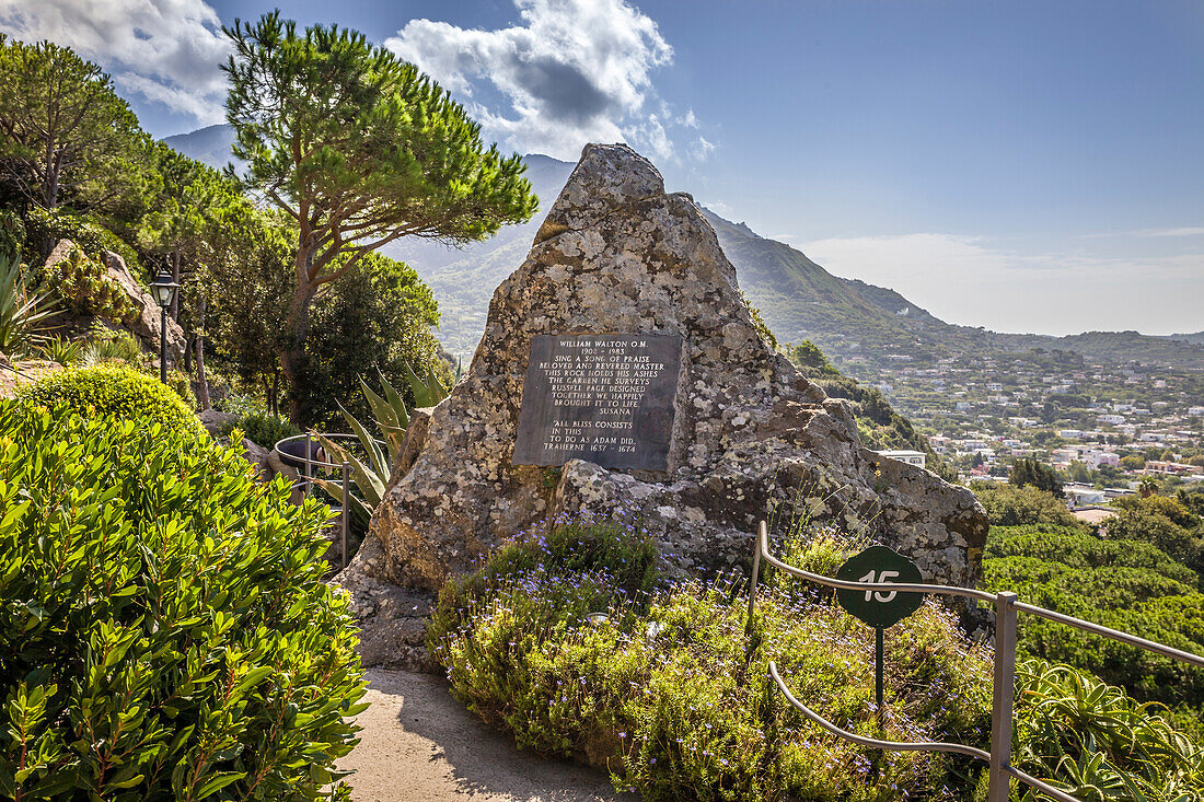 Denkmal für Sir William Walton im Garten La Mortella in Forio, Insel Ischia, Golf von Neapel, Kampanien, Italien