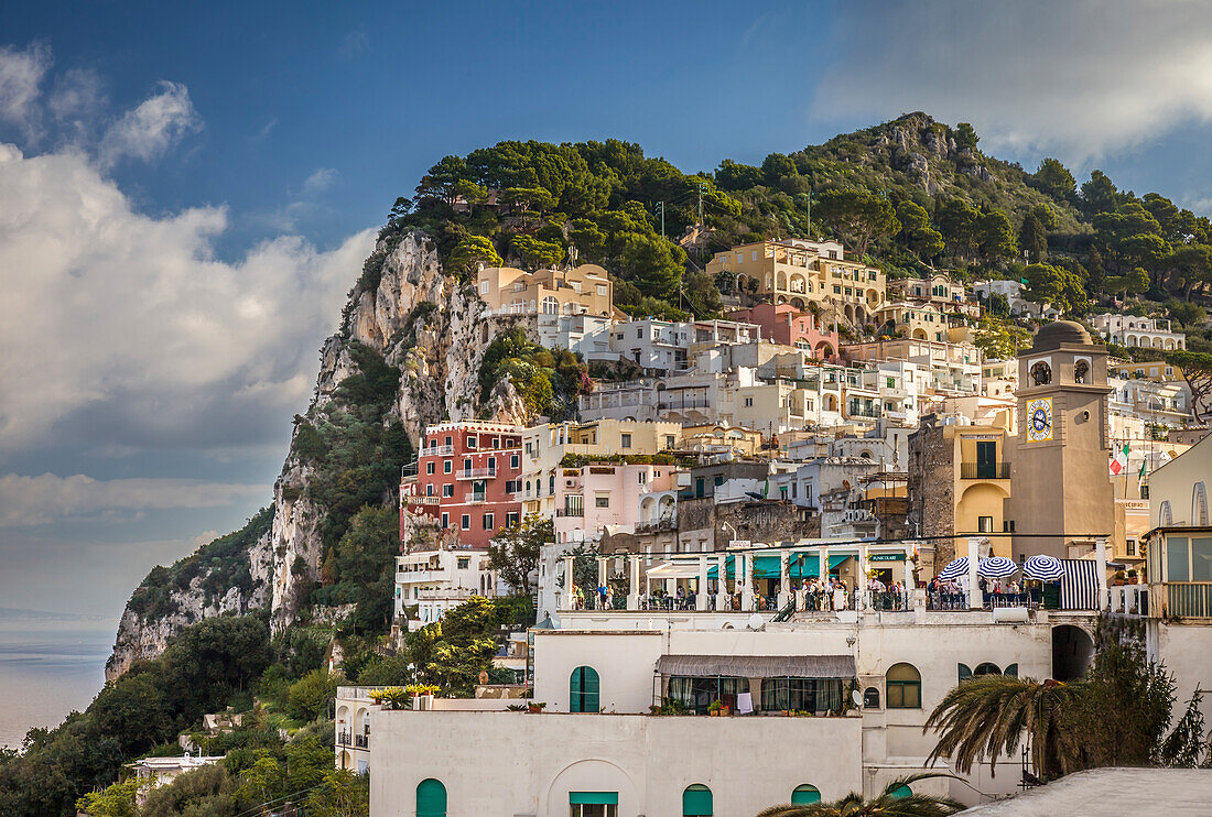Blick auf den Ort Capri, Capri, Golf von Neapel, Kampanien, Italien