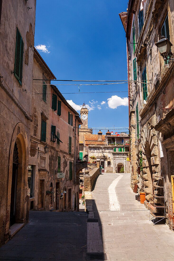 In den malerischen Gassen von Sorano, Provinz Grosseto, Toskana, Italien, Europa