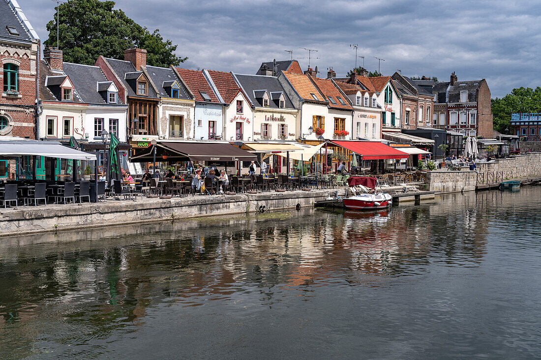 Restaurants und Cafés am Kanal im Quartier St-Leu, Amiens, Frankreich  