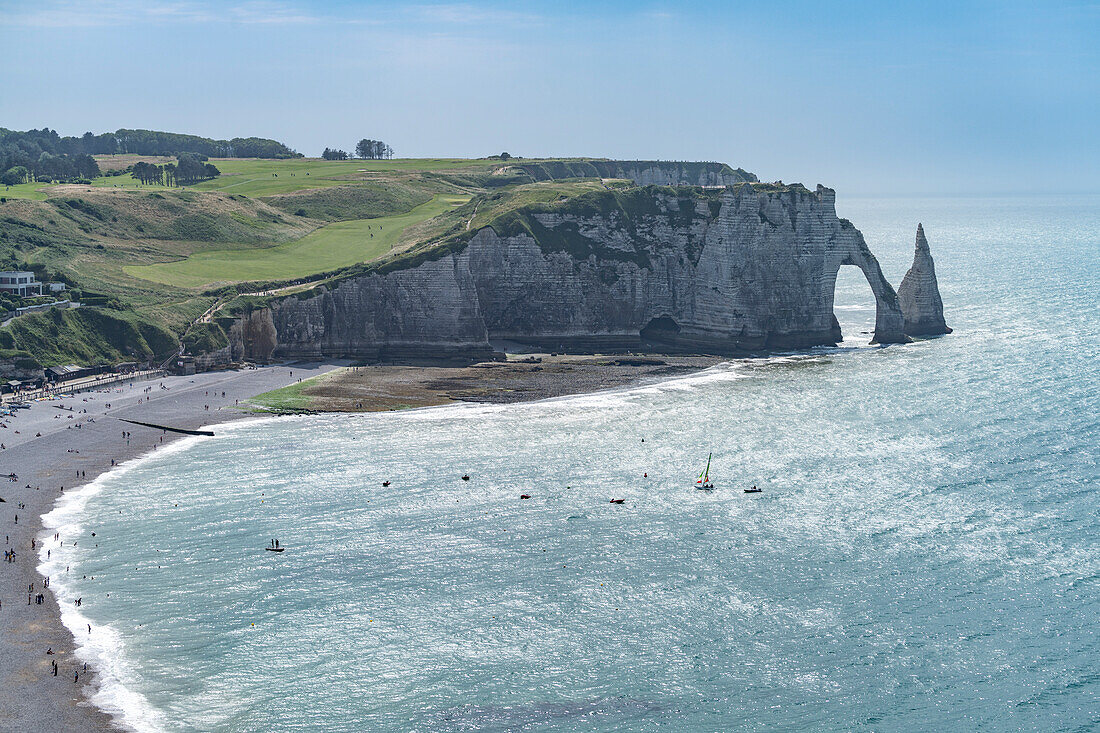 Felsklippen und Kreidefelsen von Etretat, Normandie, Frankreich