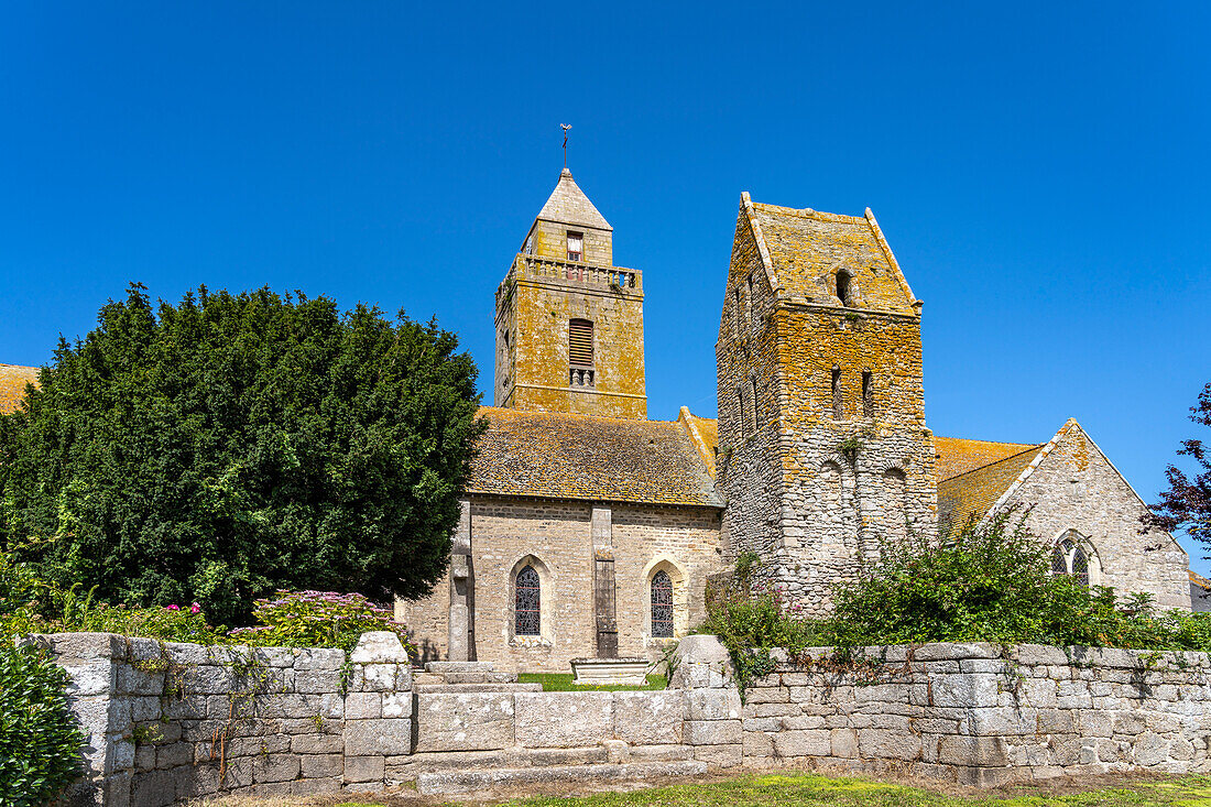 Die Kirche Saint-Pierre in Gatteville-le-Phare, Normandie, Frankreich