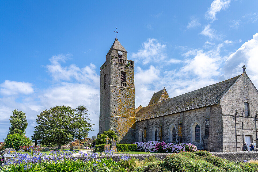 Die Kirche Saint-Pierre in Gatteville-le-Phare, Normandie, Frankreich 