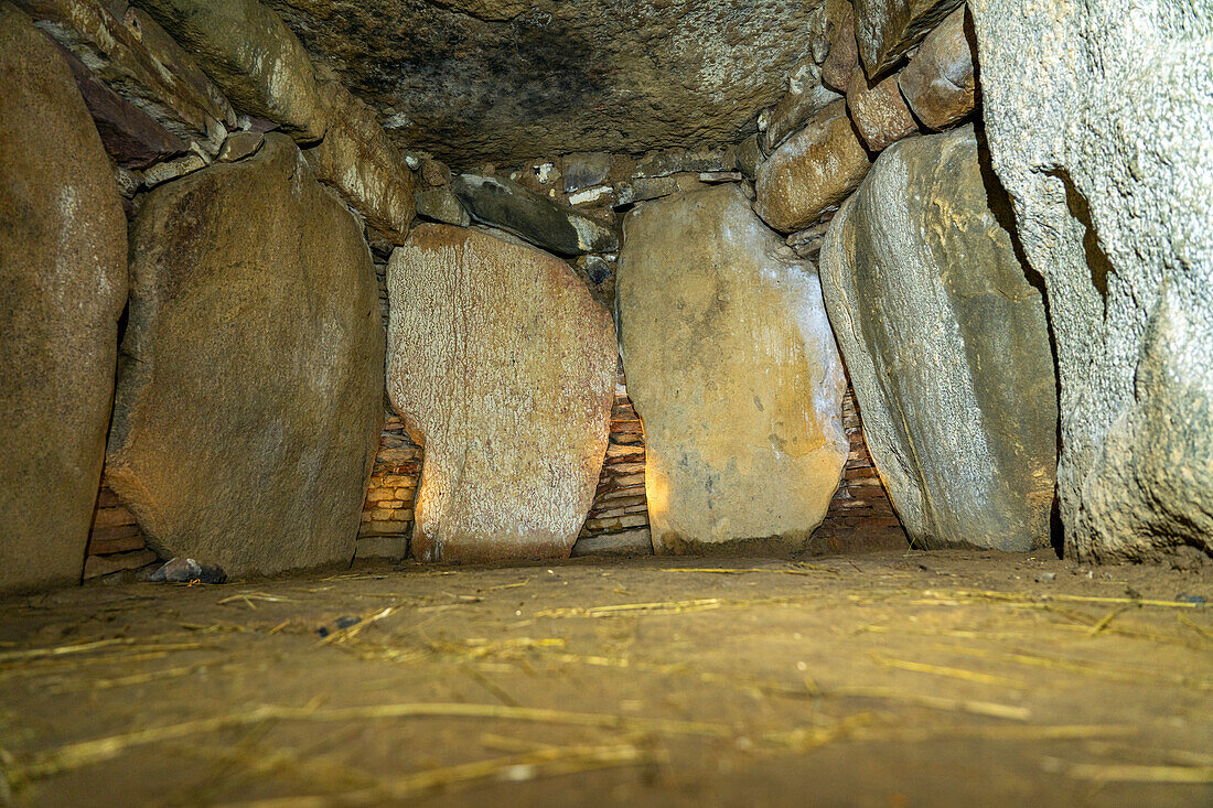 Burial chamber of the Neolithic megalithic complex Klekkende Høj, Mon island, Denmark, Europe