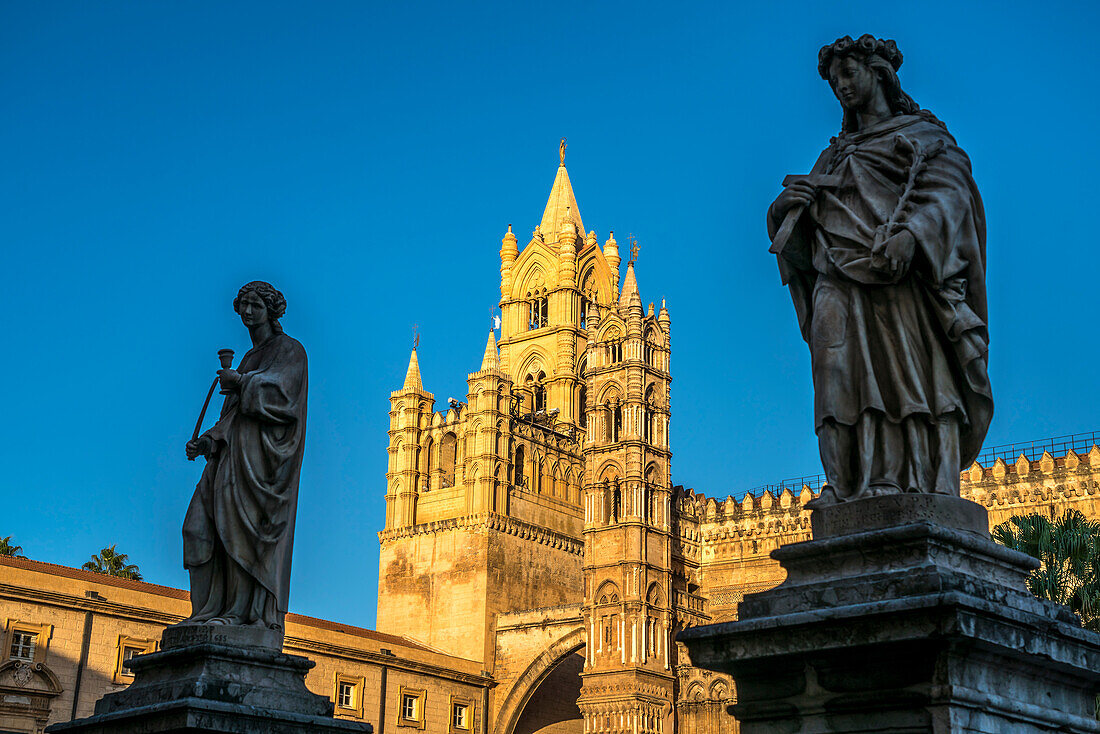 Statues in front of the Cathedral of Maria Santissima Assunta, Palermo, Sicily, Italy, Europe