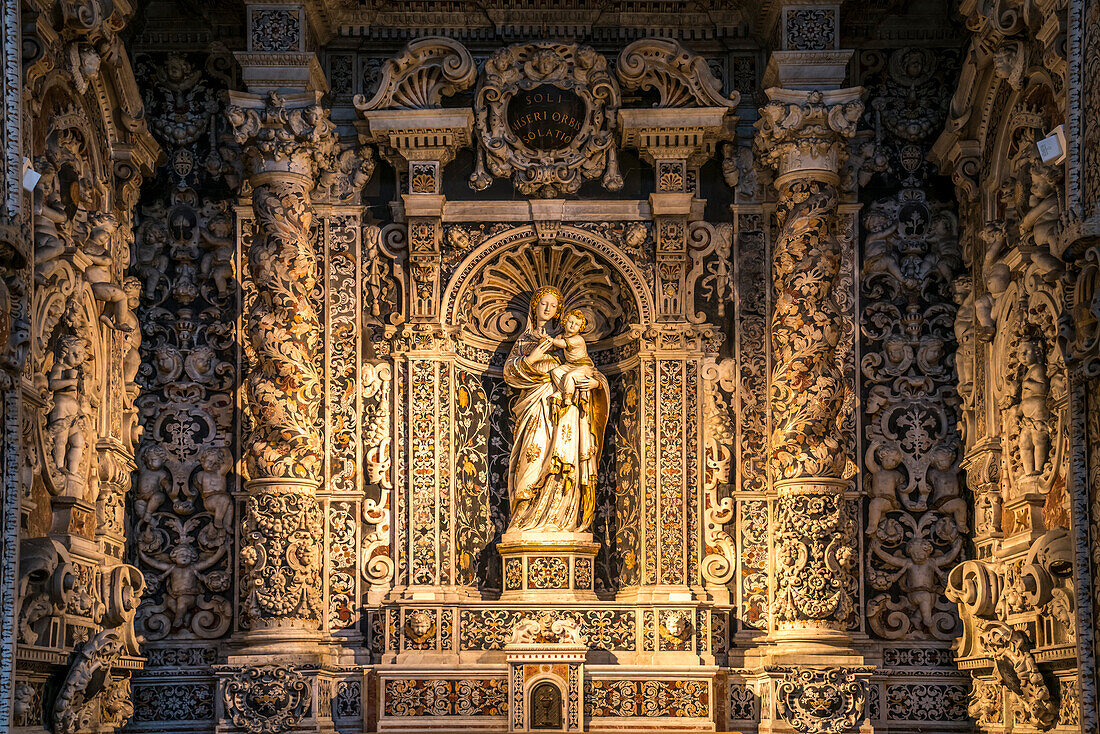 Madonna im Innenraum der Basilika San Giuseppe dei Teatini, Palermo, Sizilien, Italien, Europa  