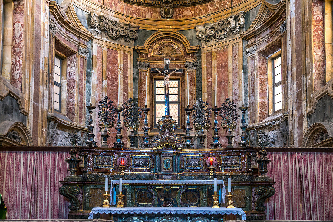 Altar im Innenraum der Basilika San Giuseppe dei Teatini, Palermo, Sizilien, Italien, Europa  