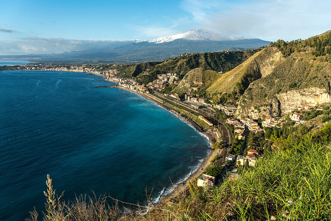 Coast on the Gulf of Giardini-Naxos near Taormina and the Etna volcano, Sicily, Italy, Europe