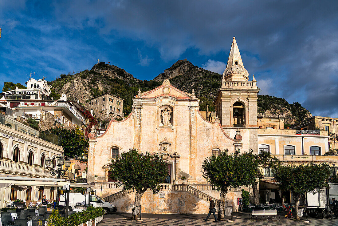 The Piazza IX Aprile square with the Church of San Giuseppe, Taormina, Sicily, Italy, Europe