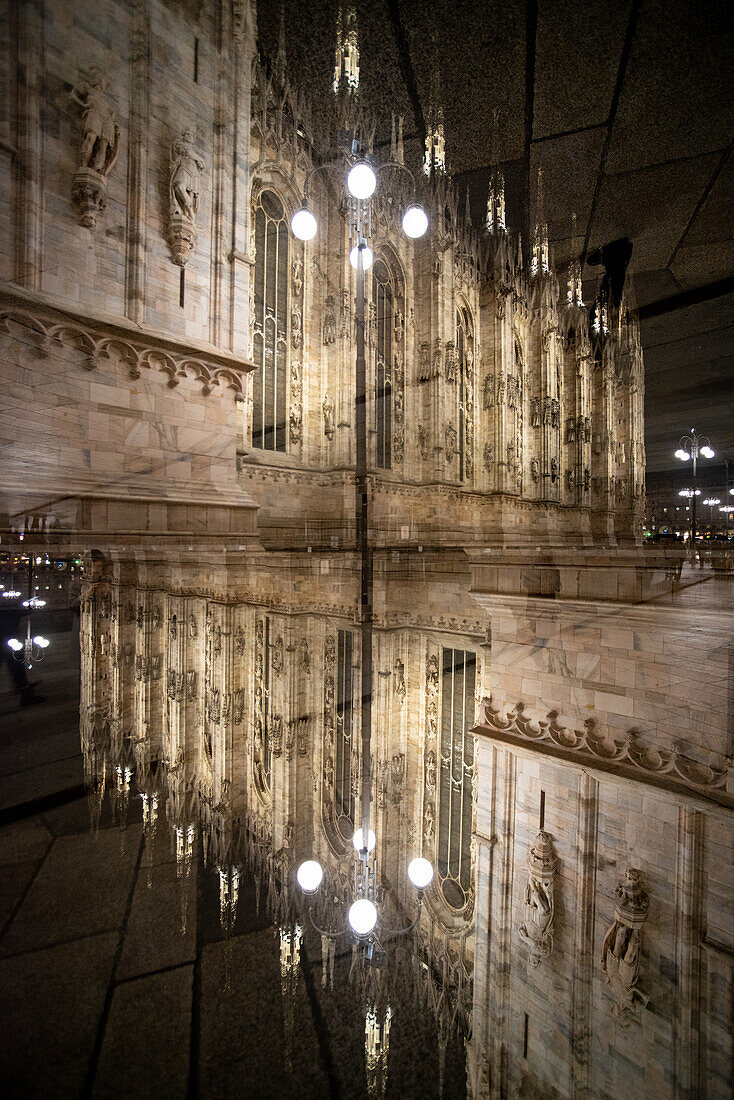 Doppelbelichtung Mailänder Dom bei Nacht, Mailand, Lombarei, Italien, Europa