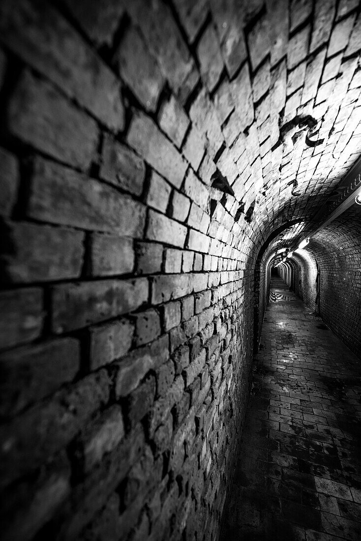 Unterirdische Tunnel in der alten Kohlemine von Gent, Belgien.
