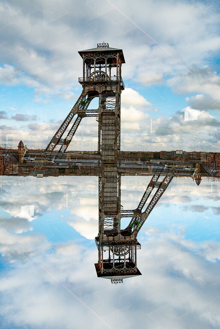 Doppelbelichtung des Förderturms der Kohlemine in Gent, Belgien.