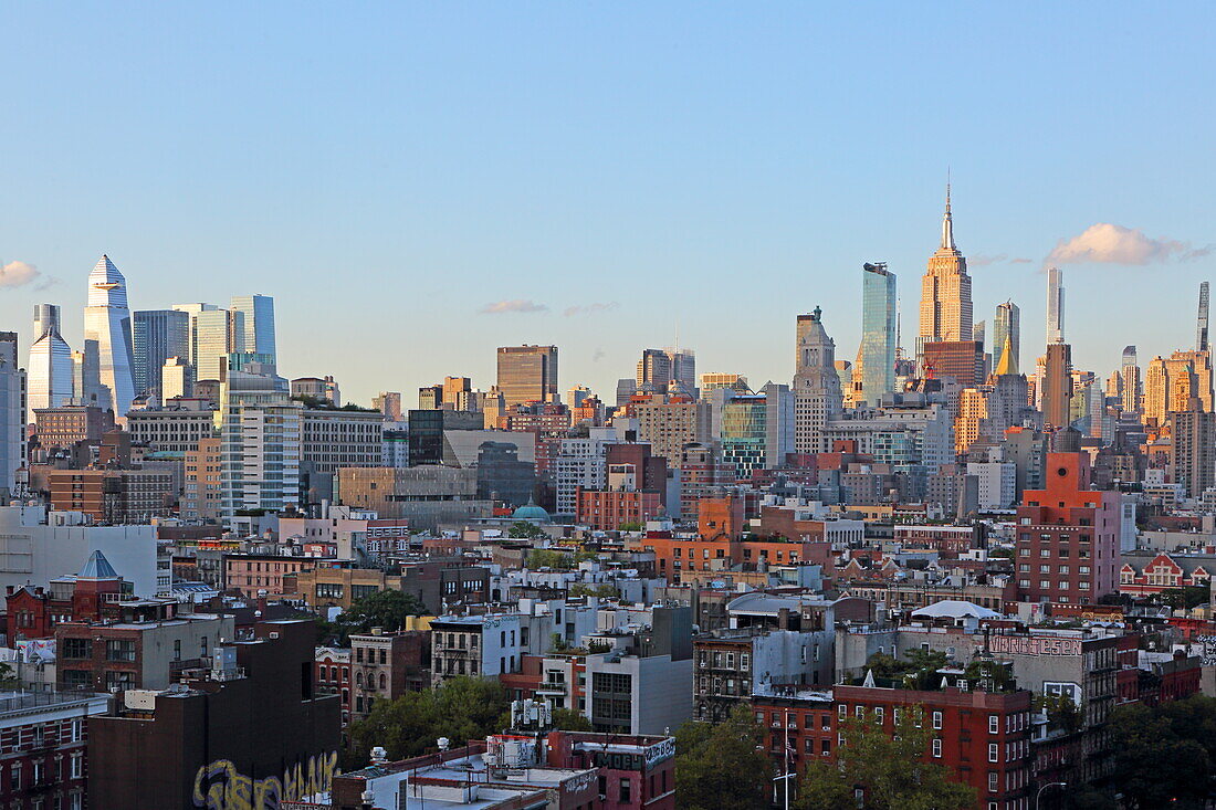 View of the Midtown skyline from the Lower East Side with the Hudson Yards (left) and the Empire State Building, Manhattan, New York, New York, USA