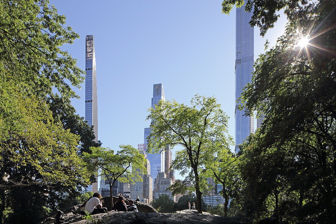 Central Park mit den 'Pencil'-Skyscrapern der Billionaire Row (57 Street), Manhattan, New York, New York, USA