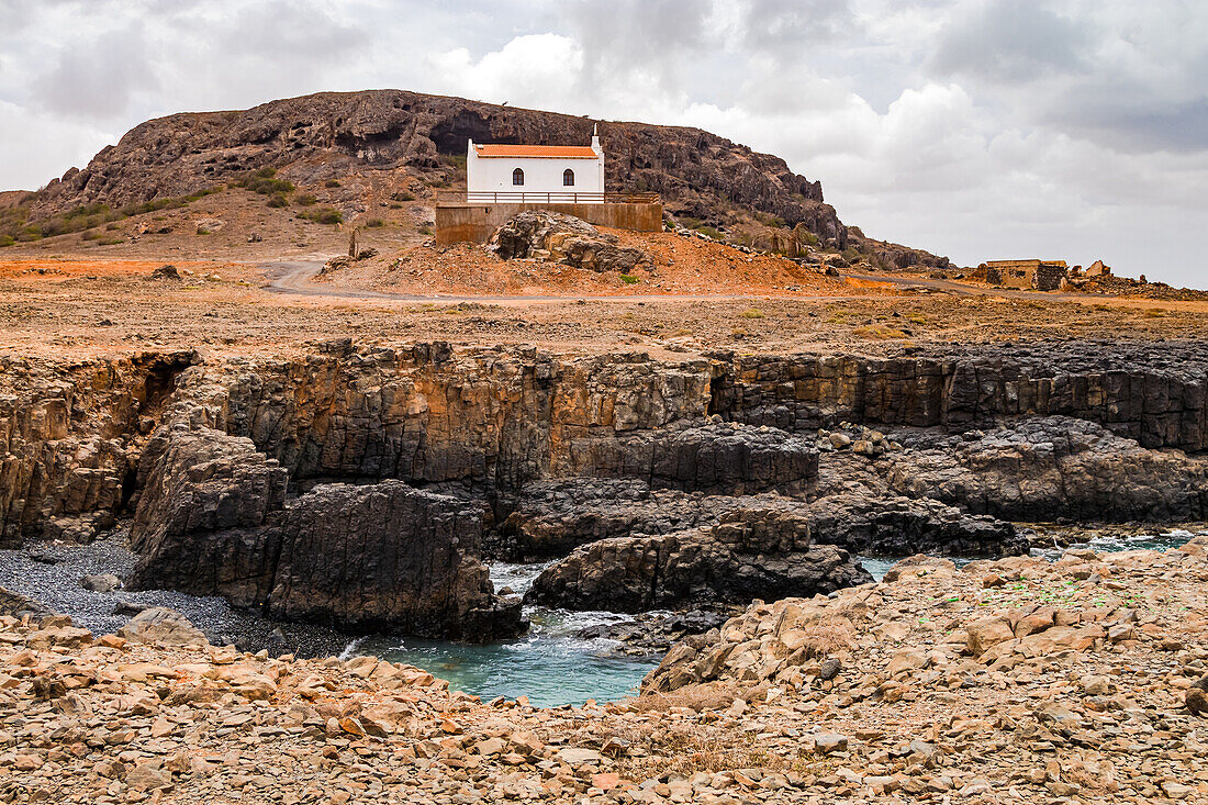 Die kleine am Meer liegende Capela de Nossa Senhora de Fátima, Insel Boa Vista, Cabo Verde