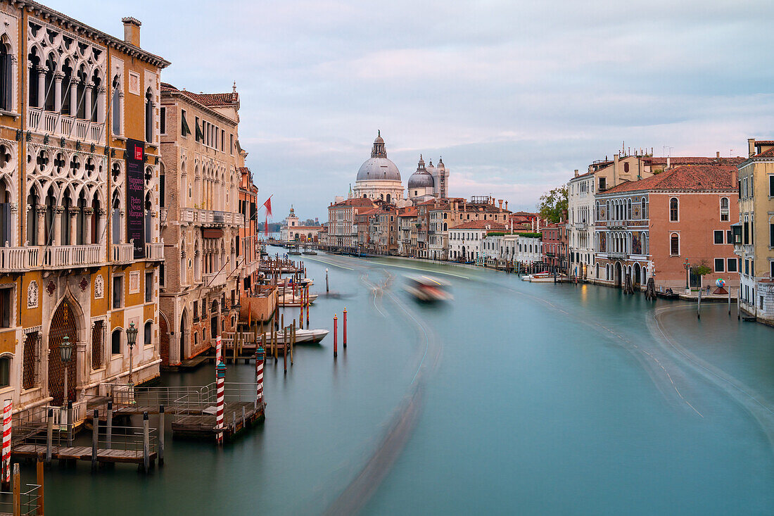 Venedig - Blick von der Accademia Brücke auf den Canal Grande, Venezien, Italien