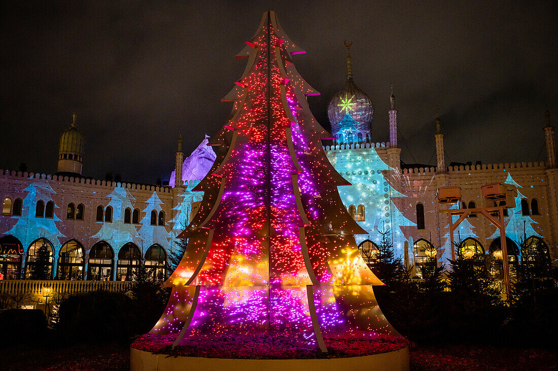 Weihnachtliche Stimmung im Tivoli in Kopenhagen, Dänemark, Winter