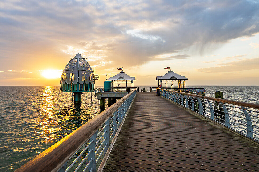 Seebrücke in Grömitz, Ostsee, Morgenstimmung, Ostholstein, Schleswig-Holstein, Deutschland