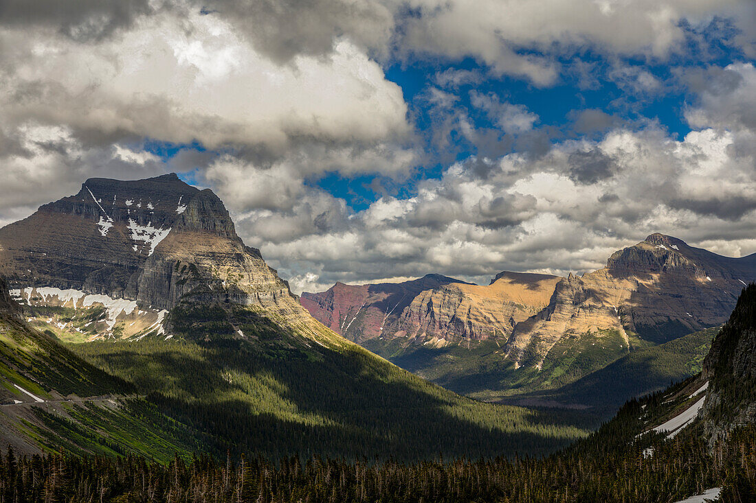 Sommeransicht vom Logan Pass, Glacier National Park, Montana