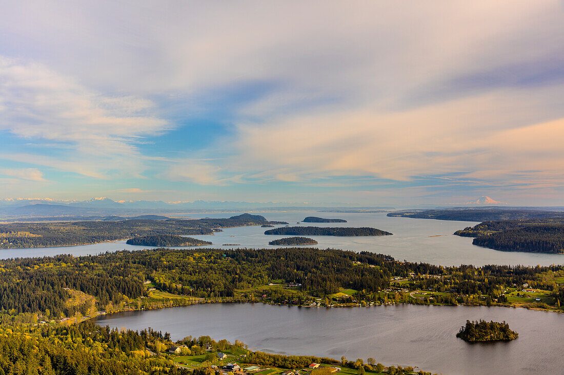 View of the San Juan islands from the summit of Mount Erie near Anacortes, Washington State, USA ()