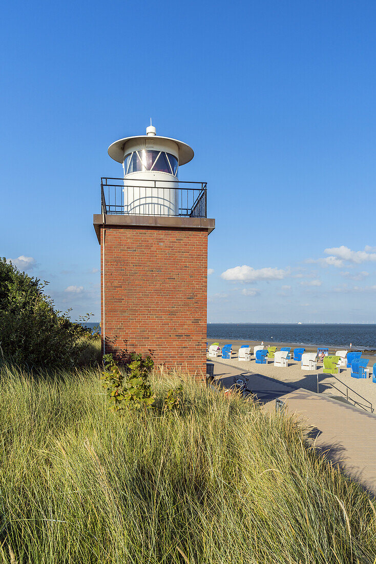 Leuchtturm Olhörn am Strand von Wyk, Insel Föhr, Schleswig-Holstein, Deutschland