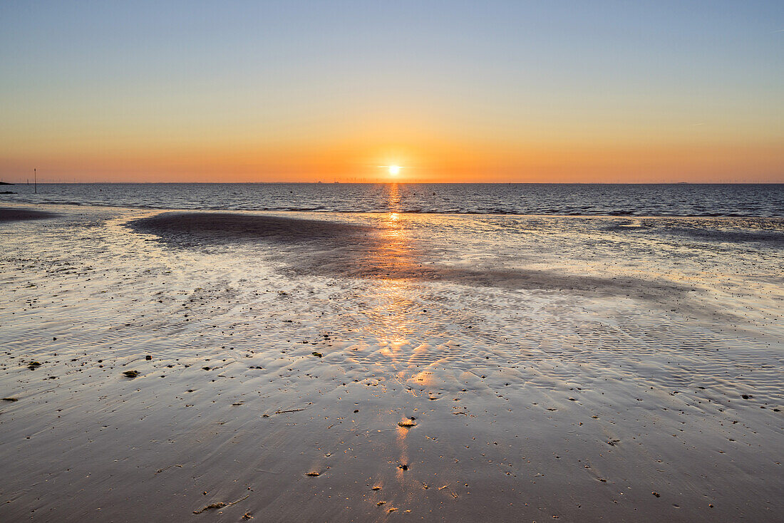 Sunrise at the beach, Wyk, Foehr Island, Schleswig-Holstein, Germany