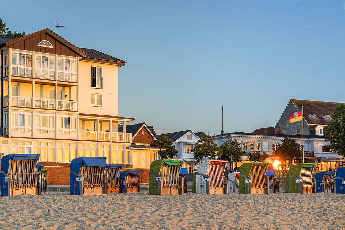 Beach with houses on the promenade, Wyk, Foehr Island, Schleswig-Holstein, Germany