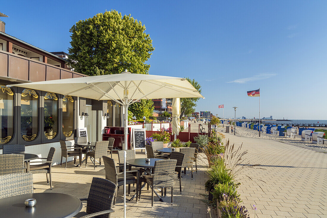 Cafe on the promenade at the beach, Wyk, Foehr Island, Schleswig-Holstein, Germany