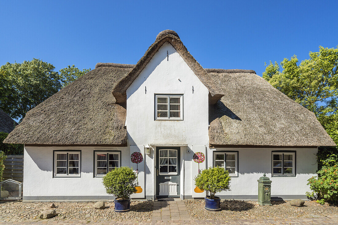Frisian house in Nieblum, Foehr Island, Schleswig-Holstein, Germany