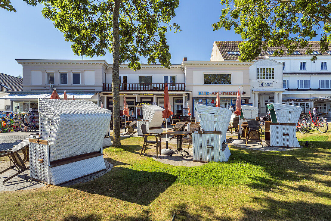 Cafe on the promenade at the beach, Wyk, Foehr Island, Schleswig-Holstein, Germany