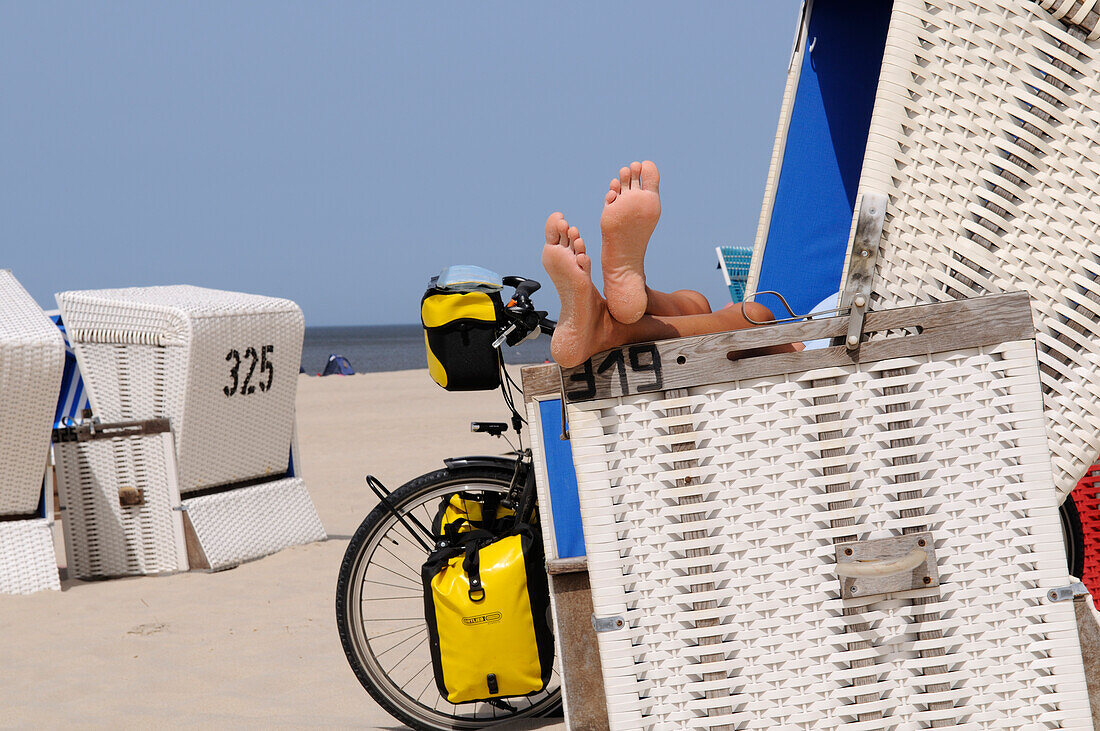 Radfaher, beach chairs near Wenningstedt, Sylt, North Friesland, North Sea, Schleswig-Holstein, Germany, MR